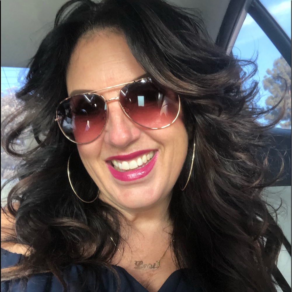 Meet your Posher, Lori